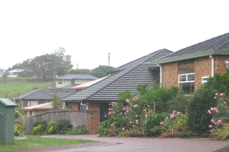 Photo of property in 9 San Ambrosio Rise, Henderson, Auckland, 0612