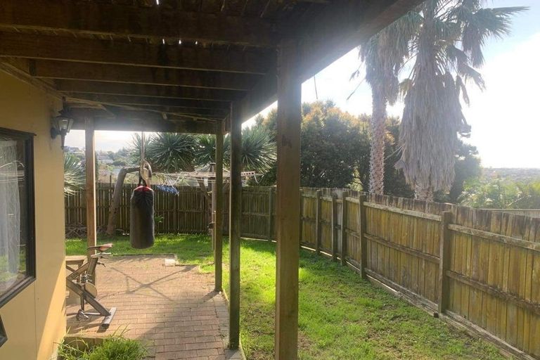 Photo of property in 1/38 Nor Drive East, Northcross, Auckland, 0632