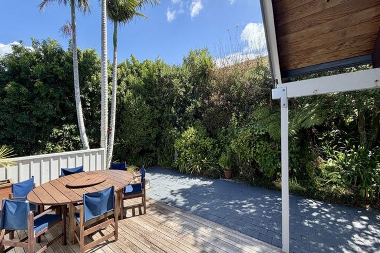 Photo of property in 52 Balmain Road, Chatswood, Auckland, 0626