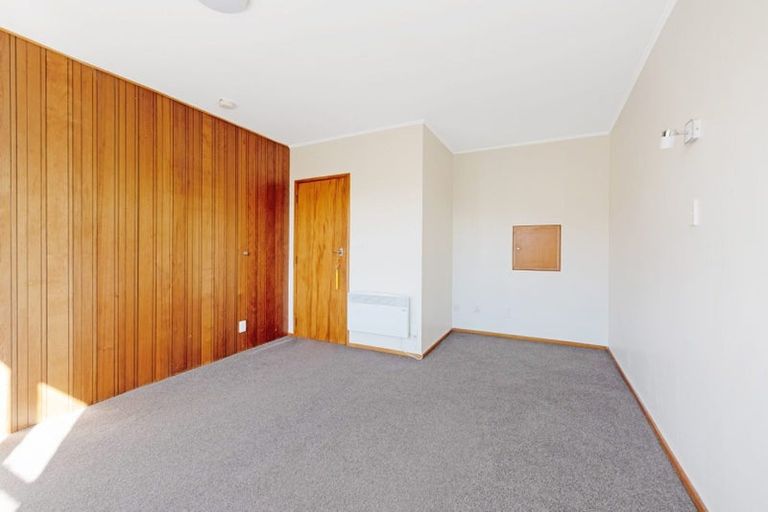 Photo of property in 2/18 Agra Crescent, Khandallah, Wellington, 6035