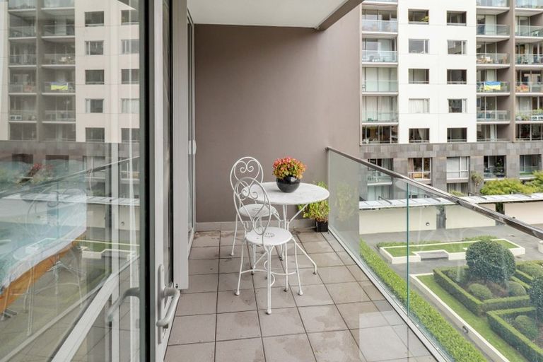 Photo of property in Sanctum Apartment, 10 Ebor Street, Te Aro, Wellington, 6011