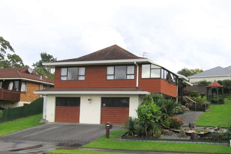 Photo of property in 10 Lexington Drive, Botany Downs, Auckland, 2010