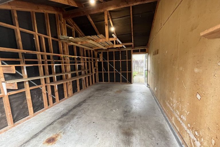 Photo of property in 1/169 Whites Line East, Waiwhetu, Lower Hutt, 5010