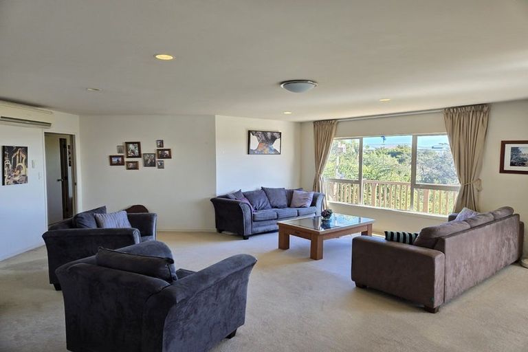 Photo of property in 37 Lorikeet Place, Unsworth Heights, Auckland, 0632