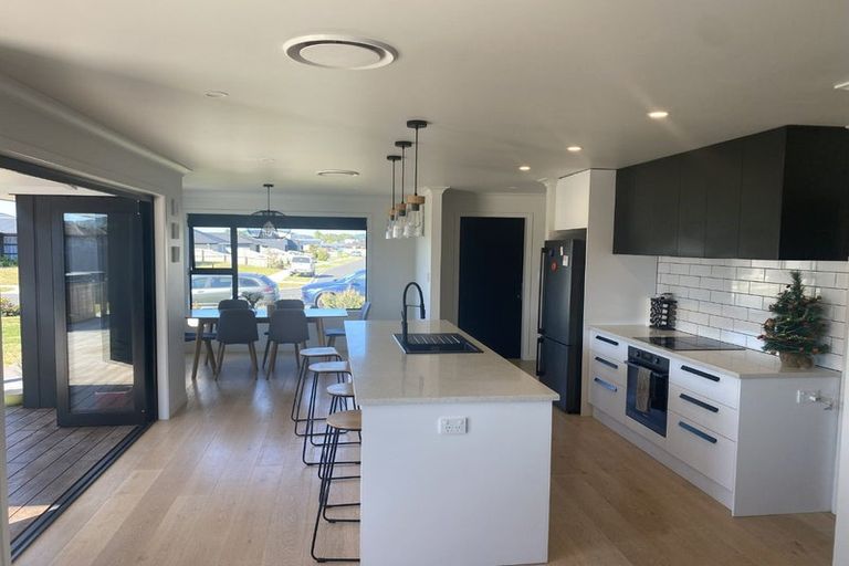 Photo of property in 21 Saint Michael Crescent, One Tree Point, 0118