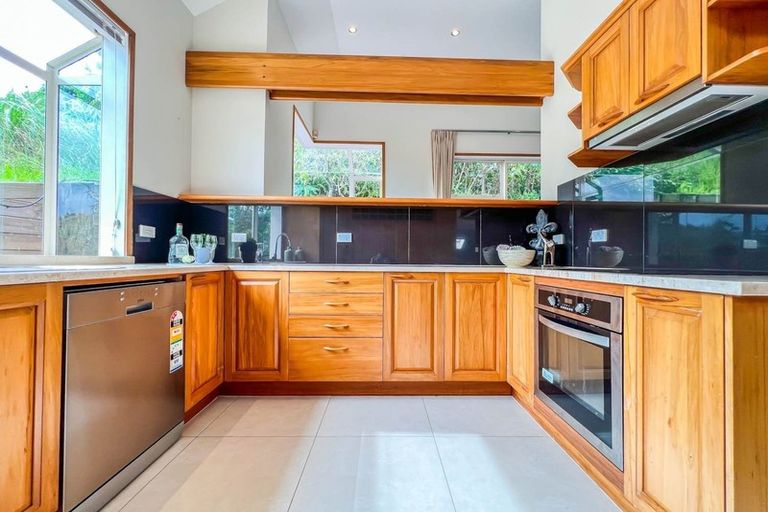 Photo of property in 16a Honeysuckle Lane, Mairangi Bay, Auckland, 0630