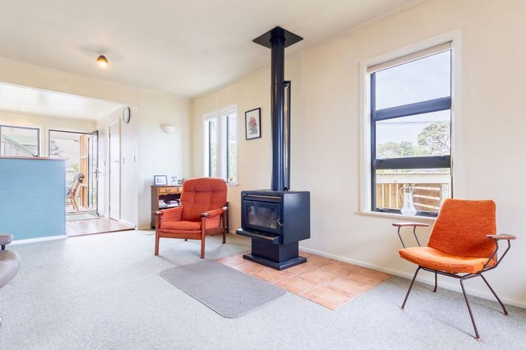Photo of property in 24 Rodney Avenue, Te Horo Beach, Otaki, 5581