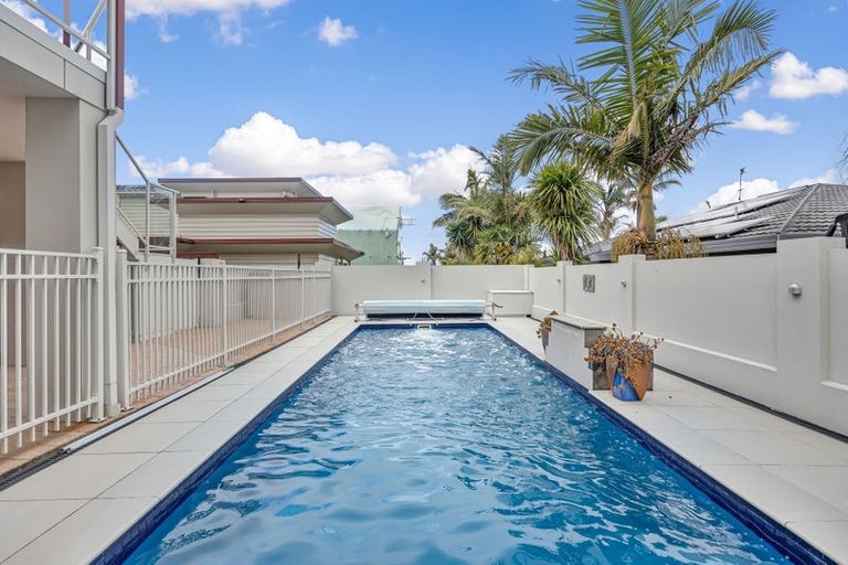 Photo of property in 5 Courtneys, West Harbour, Auckland, 0618