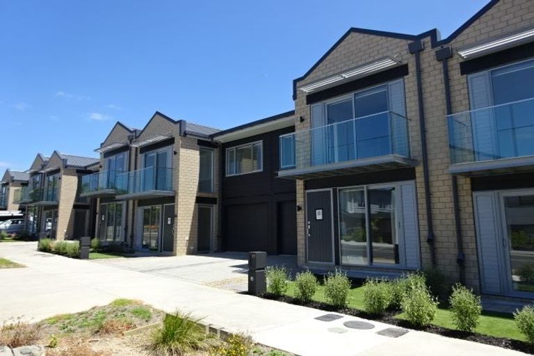 Photo of property in 25 Gunn Way, Hobsonville, Auckland, 0616