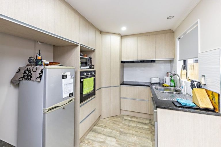 Photo of property in 7b Waiari Road, Conifer Grove, Takanini, 2112