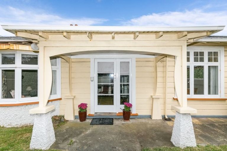 Photo of property in 178 Onepu Road, Lyall Bay, Wellington, 6022