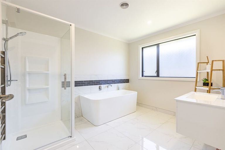 Photo of property in 4 Silicon Way, Fitzherbert, Palmerston North, 4410