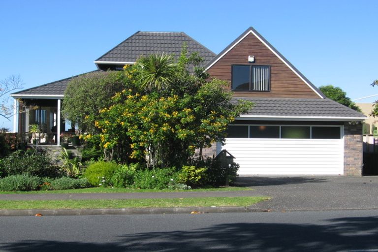 Photo of property in 104 Wiseley Road, West Harbour, Auckland, 0618