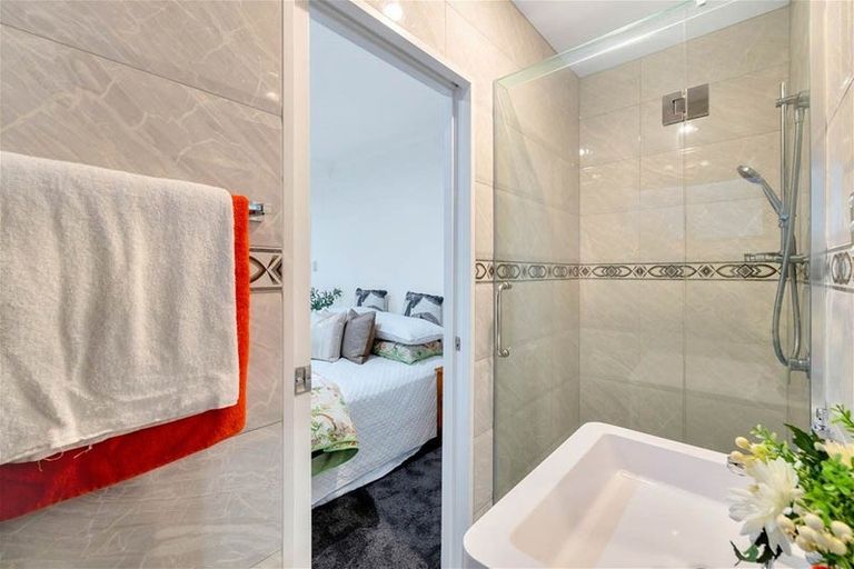 Photo of property in 12 San Casello Rise, Henderson, Auckland, 0612