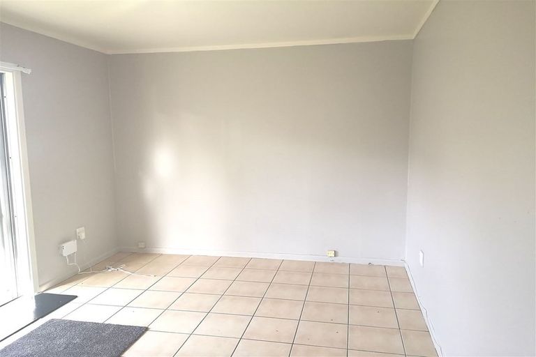 Photo of property in 32 Titirangi Road, New Lynn, Auckland, 0600