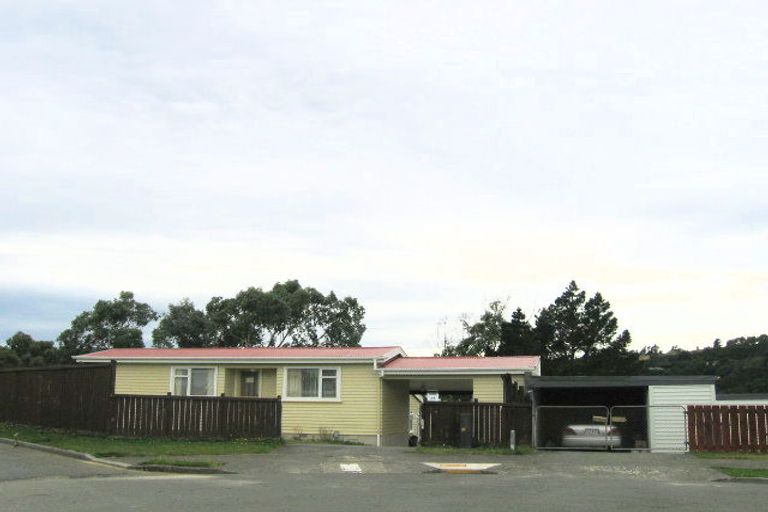 Photo of property in 24 Aniseed Grove, Timberlea, Upper Hutt, 5018