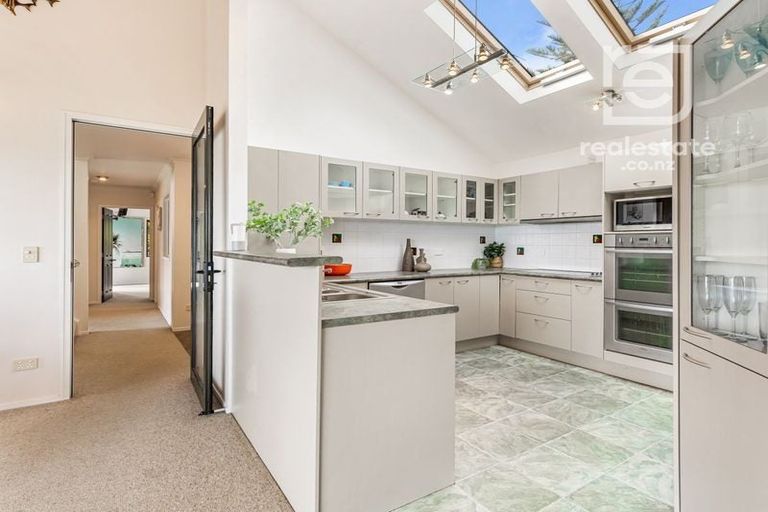 Photo of property in 65 Roberts Road, Matakatia, Whangaparaoa, 0930