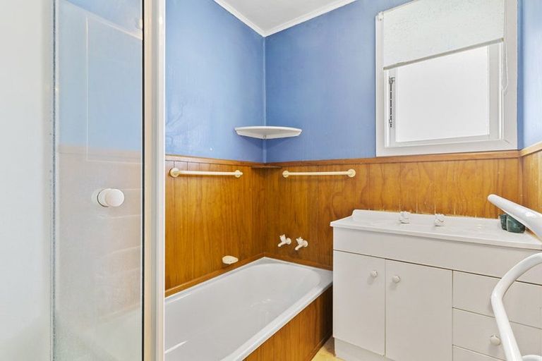 Photo of property in 8 Poto Street, Te Atatu South, Auckland, 0610