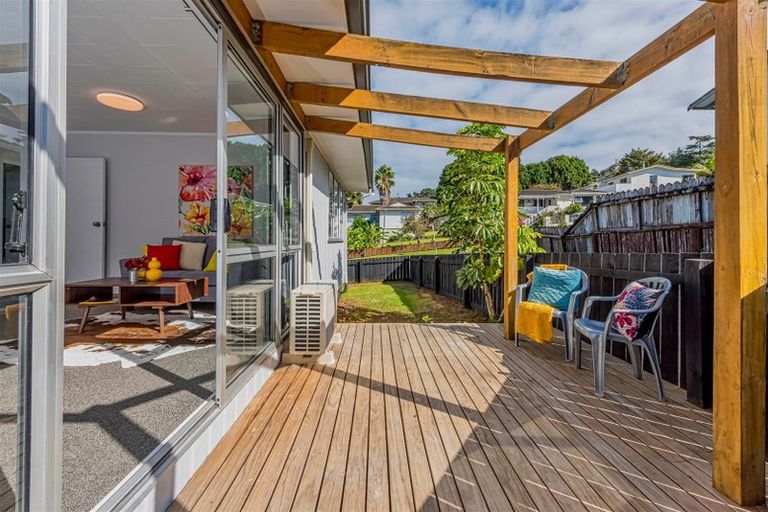 Photo of property in 1/26 Kemp Road, Massey, Auckland, 0614