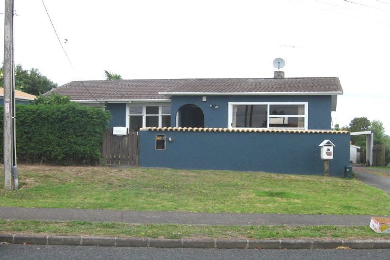 Photo of property in 1/4 Valley View Road, Glenfield, Auckland, 0629
