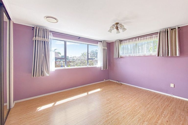 Photo of property in 28 Lewisham Street, Highland Park, Auckland, 2010