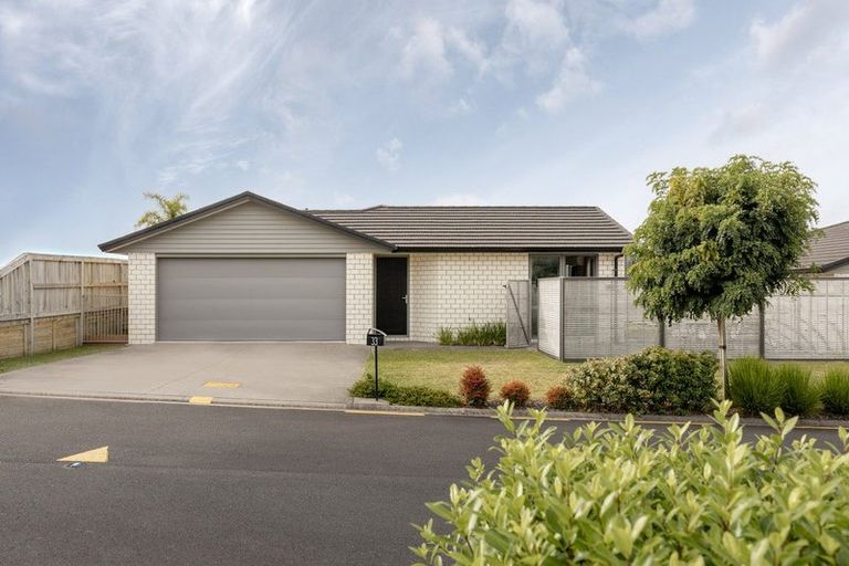 Photo of property in Waterview Estate, 33/4 Greystone Place, Omokoroa, 3114
