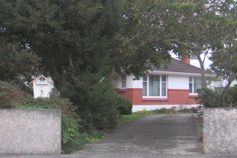 Photo of property in 3 Saulbrey Grove, Woburn, Lower Hutt, 5010