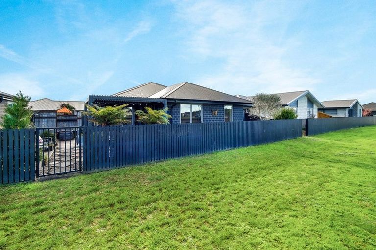 Photo of property in 23 Royal Crescent, Papamoa, 3118
