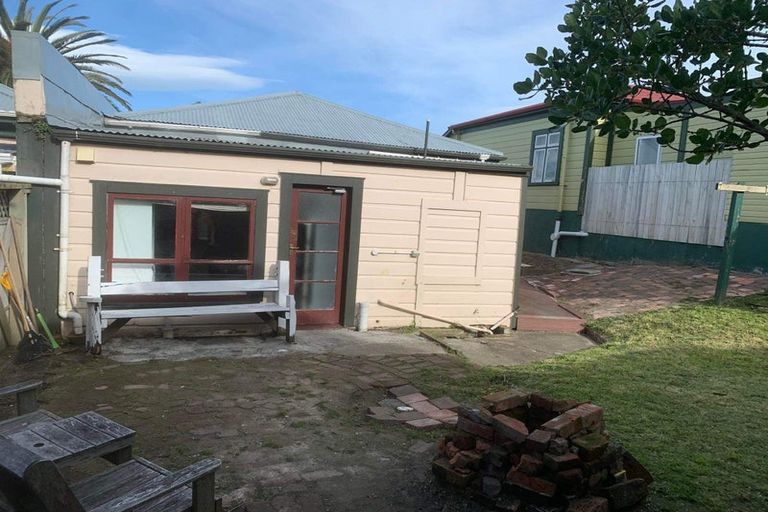 Photo of property in 6-10 Mudges Terrace, Newtown, Wellington, 6021