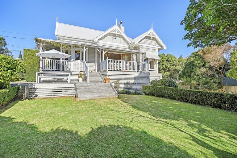Photo of property in 62 Gilbert Street, New Plymouth, 4310