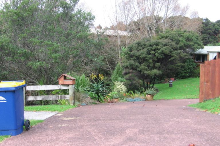 Photo of property in 3a Manon Crescent, Greenhithe, Auckland, 0632