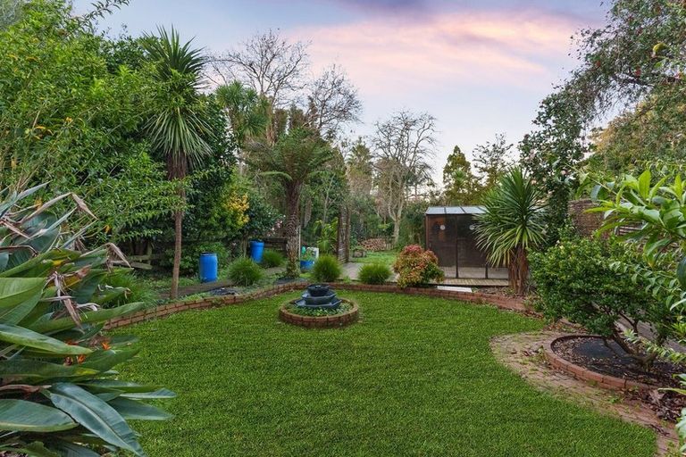 Photo of property in 22 Korotaha Terrace, Rothesay Bay, Auckland, 0630