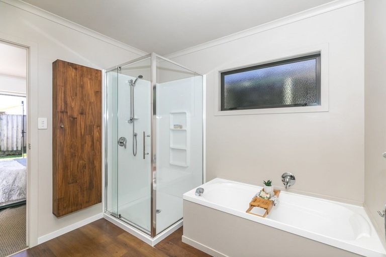 Photo of property in 24 Pointon Glade, Grandview Heights, Hamilton, 3200