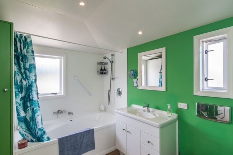 Photo of property in 8 Te Miti Street, Paekakariki, 5034