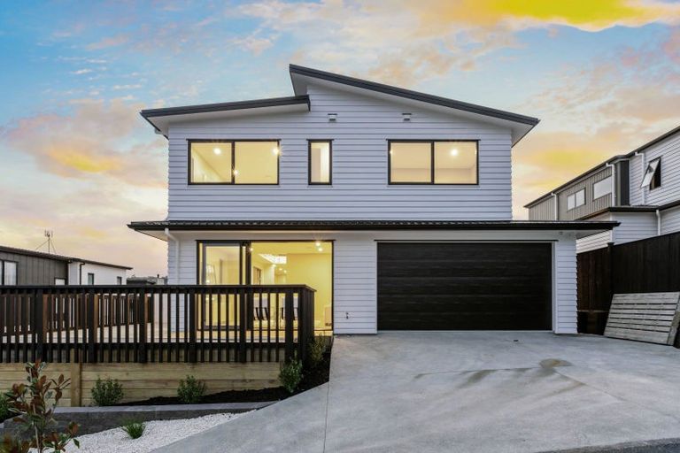Photo of property in 42 Longshore Drive, Long Bay, Auckland, 0630
