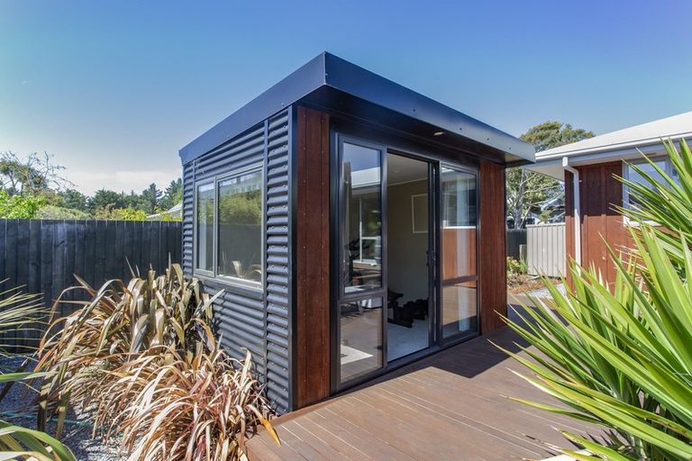 Photo of property in 32 Park Terrace, Waikuku Beach, 7473