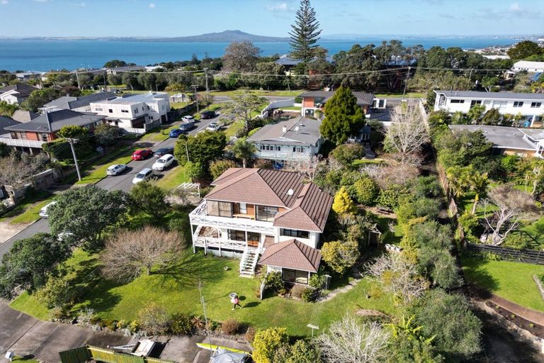 Photo of property in 4 Rae Road, Campbells Bay, Auckland, 0620