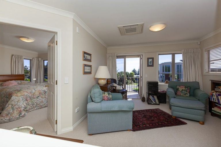 Photo of property in 136 Renown Road, Raumati South, Paraparaumu, 5032