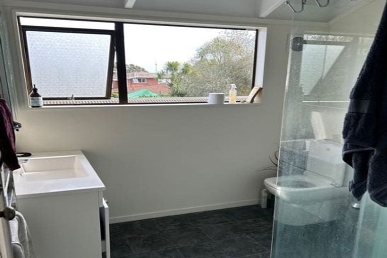 Photo of property in 8 Wallis Street, Raglan, 3225