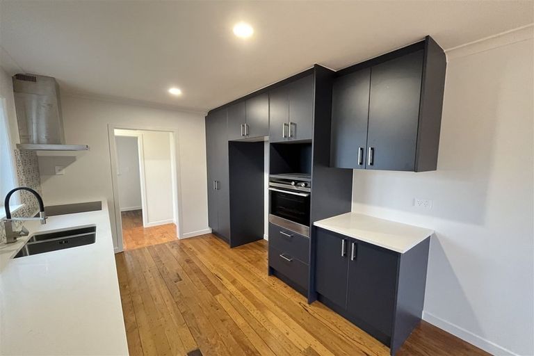 Photo of property in 71 Archibald Road, Kelston, Auckland, 0602