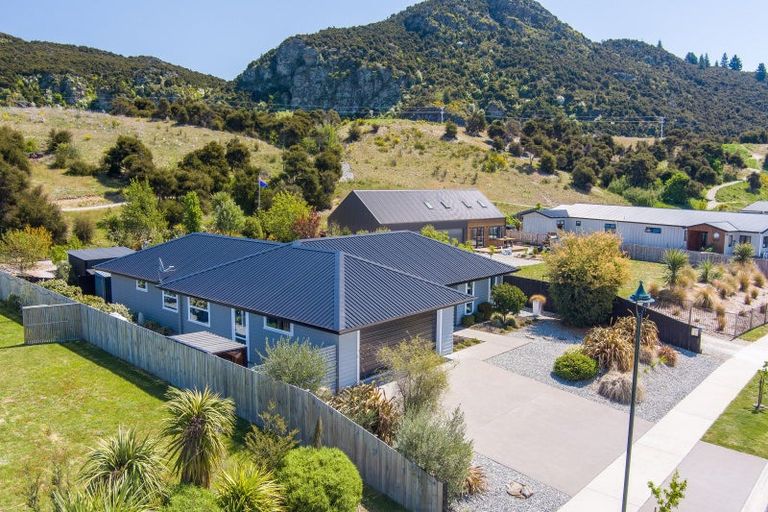 Photo of property in 43 Kingfisher Crescent, Albert Town, Wanaka, 9305