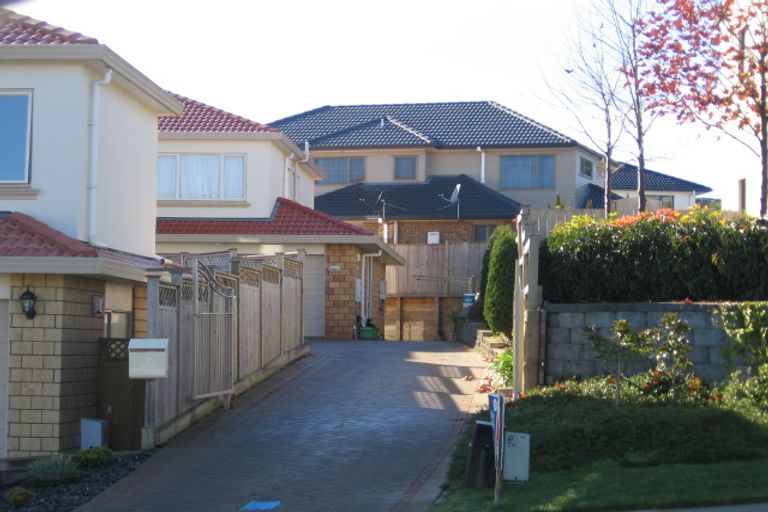 Photo of property in 8 Dunvegan Rise, East Tamaki Heights, Auckland, 2016