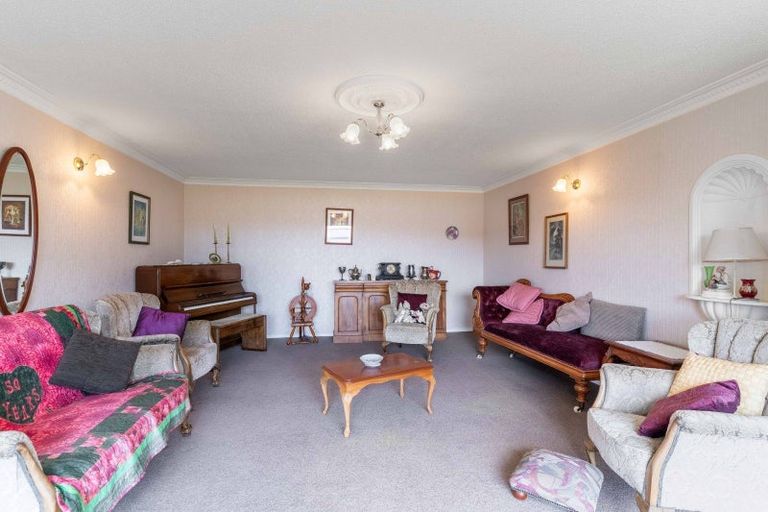 Photo of property in 1 Gow Street, Winton, 9720