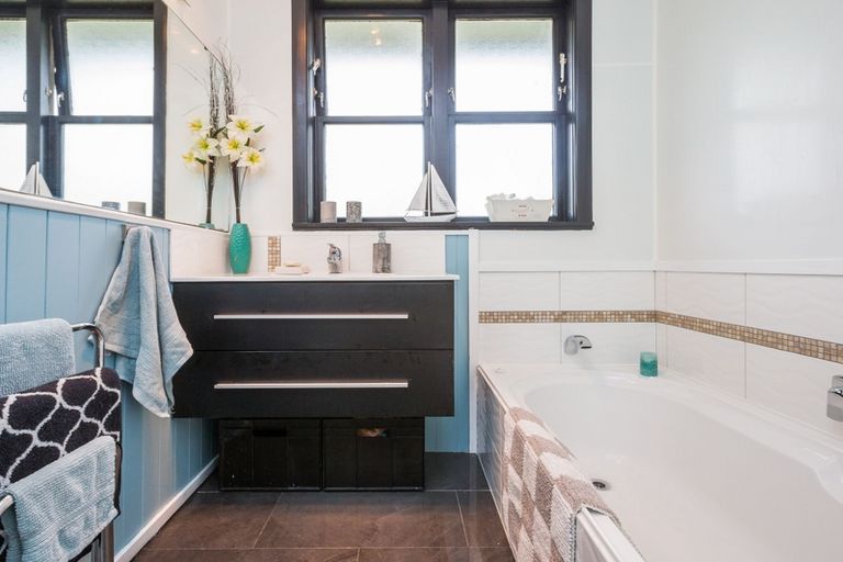 Photo of property in 5 Buick Crescent, Awapuni, Palmerston North, 4412