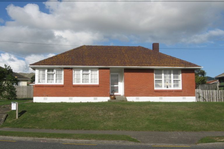 Photo of property in 32 Gloucester Street, Cannons Creek, Porirua, 5024