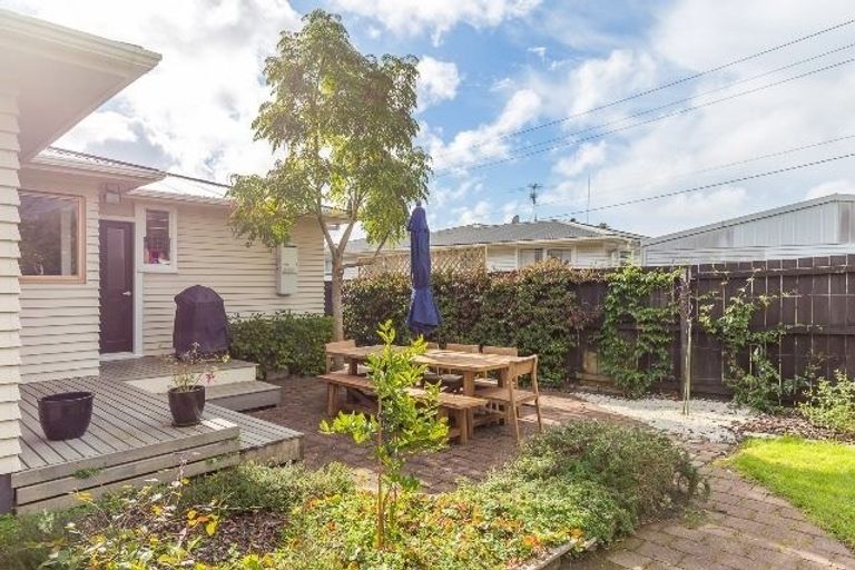 Photo of property in 177 Beach Haven Road, Beach Haven, Auckland, 0626