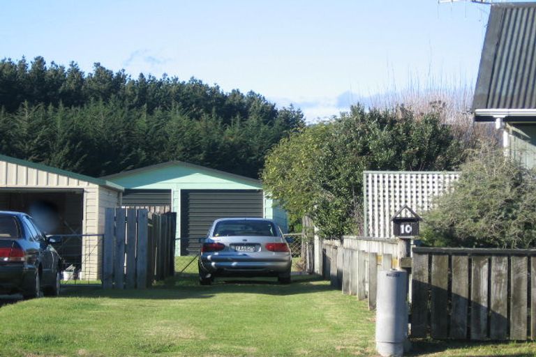 Photo of property in 10 Hewson Crescent, Otaki Beach, Otaki, 5512