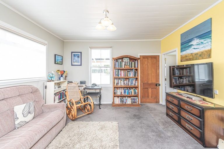 Photo of property in 12 Norfolk Street, Patea, 4520