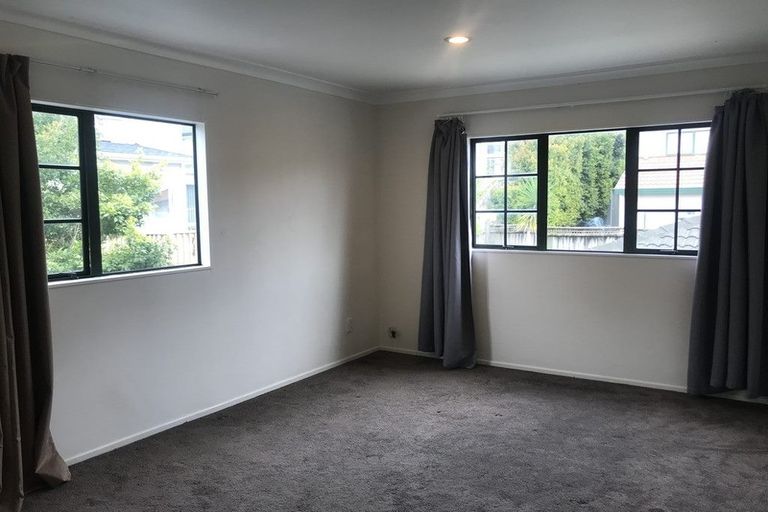 Photo of property in 6 Carrigans Close, Pinehill, Auckland, 0632