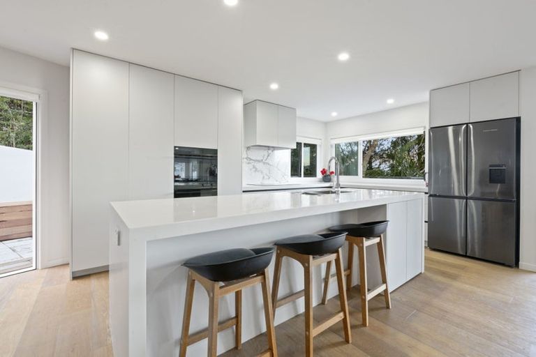 Photo of property in 4/92 Churchill Road, Murrays Bay, Auckland, 0630